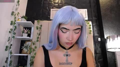 Mia online show from March 2025 04:55:02 PM