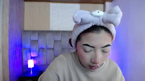 Mia online show from September 2025 01:59:02 PM