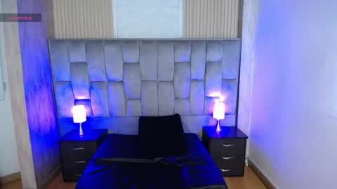 Mia online show from October 2025 02:48:02 PM