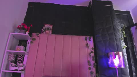 Mia online show from February 2026 01:44:02 PM