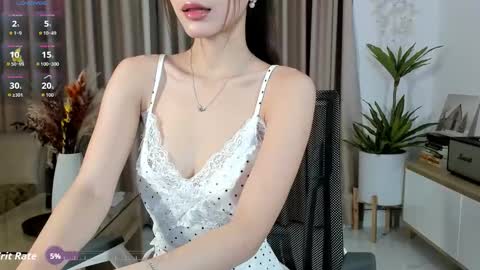 _joliie_ online show from November 2025 04:35:01 PM