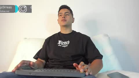 _juanes__ online show from December 2024 03:41:02 PM