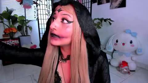 JULIANA online show from November 2025 05:34:02 PM