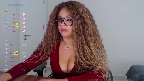 _just_a_queen_3 online show from February 2026 05:53:01 PM