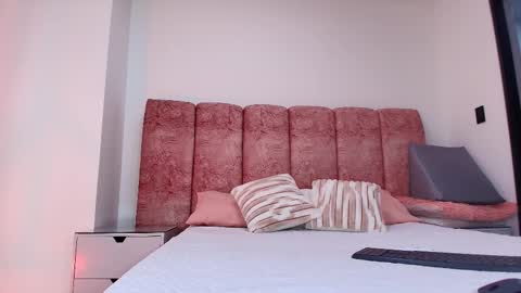 Kendall online show from November 2025 12:05:02 PM