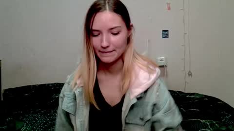 Snapshot of _kikiclark_ chatting on October 2025 08:41:01 PM _kikiclark_ online show from October 2025 08:41:01 PM