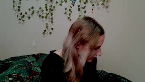 Snapshot of _kikiclark_ chatting on October 2025 09:05:02 PM _kikiclark_ online show from October 2025 09:05:02 PM