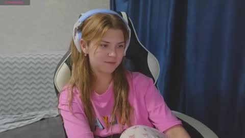 Molly   Emily online show from September 2025 07:05:01 PM