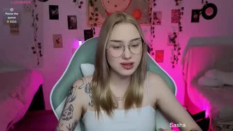 Snapshot of _kitekat_ chatting on November 2025 07:53:01 AM _kitekat_ online show from November 2025 07:53:01 AM