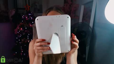 Snapshot of _kittyboo chatting on December 2024 10:42:02 AM Aleksa online show from December 2024 10:42:02 AM