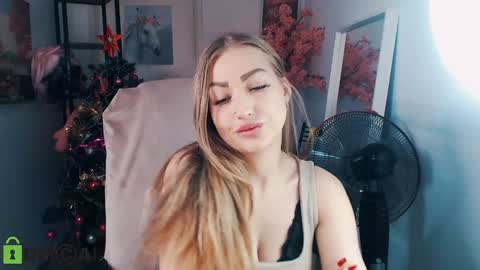 Snapshot of _kittyboo chatting on December 2024 11:19:02 AM Aleksa online show from December 2024 11:19:02 AM