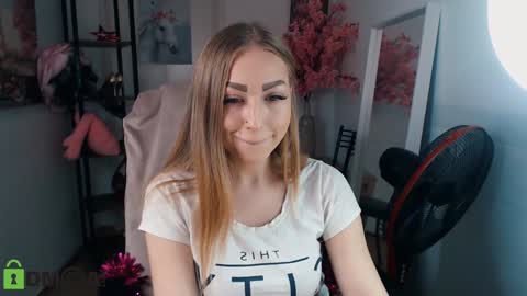 Snapshot of _kittyboo chatting on January 2025 12:49:02 PM Aleksa online show from January 2025 12:49:02 PM