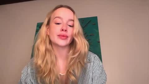 Snapshot of _kkkhaleesi_ chatting on May 2026 08:03:01 PM DENI online show from May 2026 08:03:01 PM