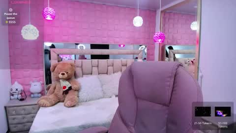 Snapshot of _laaura_ chatting on January 2026 01:06:02 PM Laura online show from January 2026 01:06:02 PM