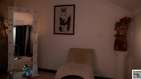 Snapshot of _lady_di chatting on December 2024 03:38:02 AM Not on OF Some stuff for sale online show from December 2024 03:38:02 AM