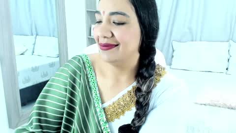 NAILHA SAJANI  online show from December 2024 02:11:01 PM