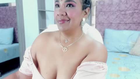 NAILHA SAJANI  online show from February 2025 01:09:02 PM