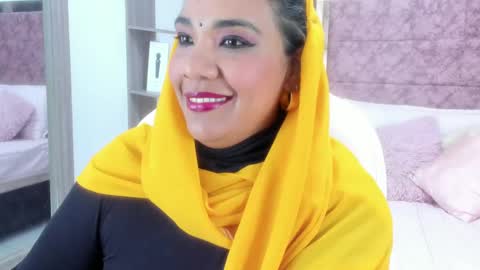 NAILHA SAJANI  online show from February 2025 03:08:01 PM