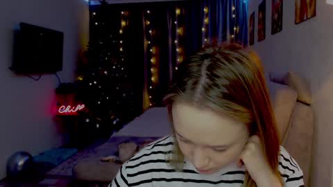 Snapshot of _lalune_ chatting on December 2024 06:08:01 PM _lalune_ online show from December 2024 06:08:01 PM