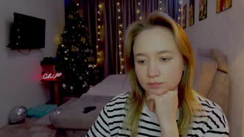 Snapshot of _lalune_ chatting on December 2024 09:15:02 PM _lalune_ online show from December 2024 09:15:02 PM