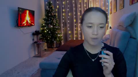 Snapshot of _lalune_ chatting on December 2024 12:19:02 PM _lalune_ online show from December 2024 12:19:02 PM