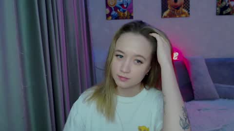 Snapshot of _lalune_ chatting on December 2024 09:33:02 PM _lalune_ online show from December 2024 09:33:02 PM