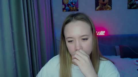 Snapshot of _lalune_ chatting on December 2024 03:40:01 AM _lalune_ online show from December 2024 03:40:01 AM