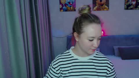 Snapshot of _lalune_ chatting on December 2024 02:36:02 AM _lalune_ online show from December 2024 02:36:02 AM