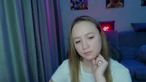 Snapshot of _lalune_ chatting on January 2025 03:49:02 AM _lalune_ online show from January 2025 03:49:02 AM