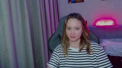 Snapshot of _lalune_ chatting on January 2025 04:04:01 AM _lalune_ online show from January 2025 04:04:01 AM