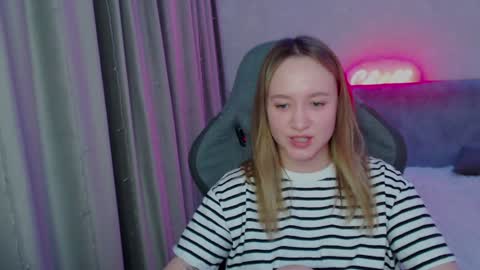 Snapshot of _lalune_ chatting on January 2025 06:37:02 PM _lalune_ online show from January 2025 06:37:02 PM