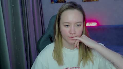 Snapshot of _lalune_ chatting on January 2025 09:54:01 PM _lalune_ online show from January 2025 09:54:01 PM