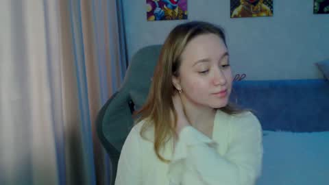 Snapshot of _lalune_ chatting on February 2025 08:29:01 AM _lalune_ online show from February 2025 08:29:01 AM