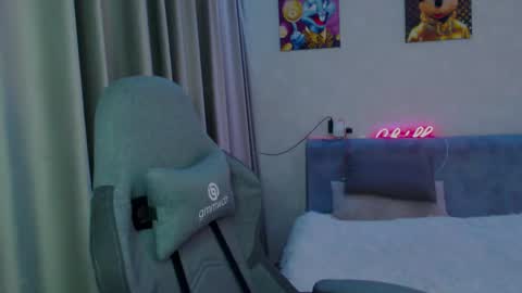 Snapshot of _lalune_ chatting on February 2025 10:04:02 PM _lalune_ online show from February 2025 10:04:02 PM