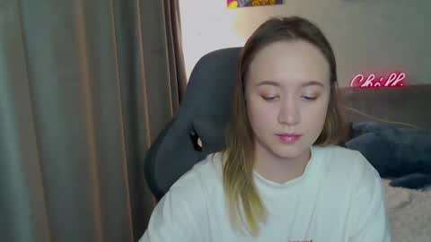 Snapshot of _lalune_ chatting on March 2025 01:22:01 AM _lalune_ online show from March 2025 01:22:01 AM