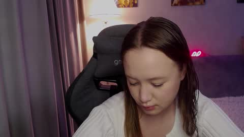 Snapshot of _lalune_ chatting on September 2025 05:31:01 AM _lalune_ online show from September 2025 05:31:01 AM