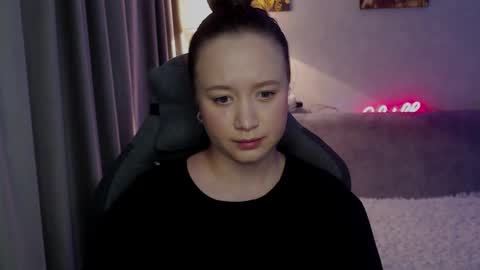 Snapshot of _lalune_ chatting on October 2025 08:35:01 AM _lalune_ online show from October 2025 08:35:01 AM