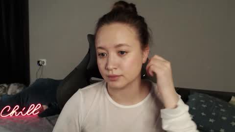 _lalune_ online show from November 2025 09:04:01 PM