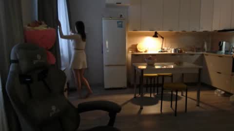 _lalune_ online show from February 2026 01:22:01 PM