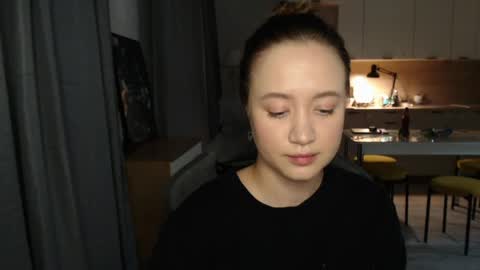 _lalune_ online show from March 2026 06:44:02 PM