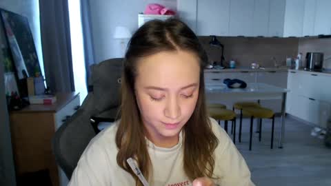 _lalune_ online show from April 2026 01:55:02 PM