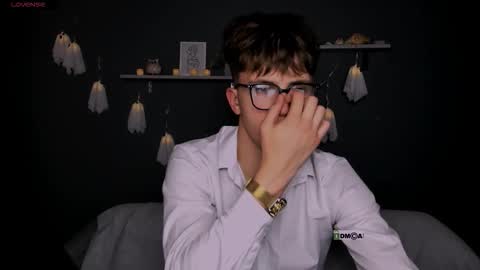 Snapshot of _leo_lust chatting on October 2025 09:27:01 PM _leo_lust online show from October 2025 09:27:01 PM