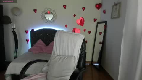 Lia online show from May 2026 07:19:02 PM