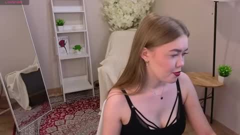 _liilcrystal_ online show from June 2026 07:07:01 PM