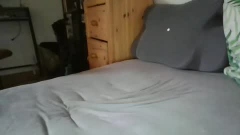 _longsword_123 online show from April 2026 04:10:02 PM