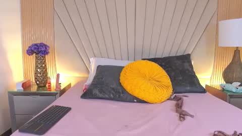 Snapshot of _loren_sweet chatting on February 2026 09:08:02 PM Luisa merrid online show from February 2026 09:08:02 PM