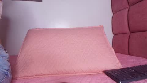 Lorrayne online show from February 2025 12:05:02 PM