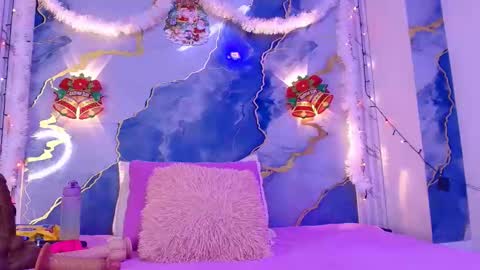 Lorrayne online show from December 2025 12:23:02 PM