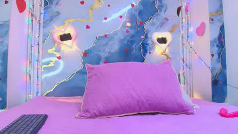 Lorrayne online show from February 2026 12:03:01 PM