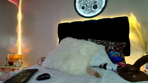 Lorrayne online show from April 2026 12:35:02 PM